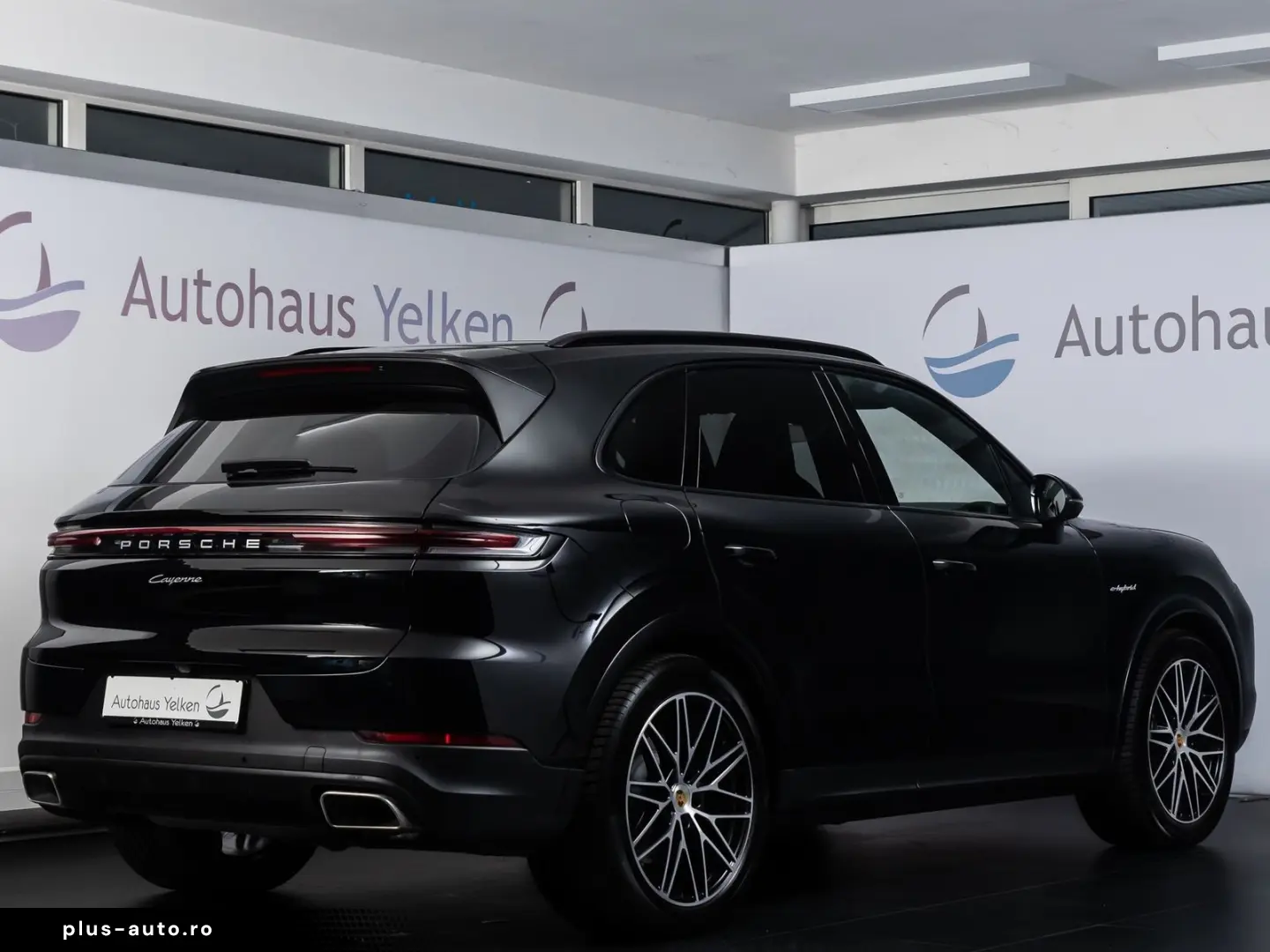 PORSCHE Cayenne E-Hybrid  PANO LUFT BOSE ACC 18-WEGE 21