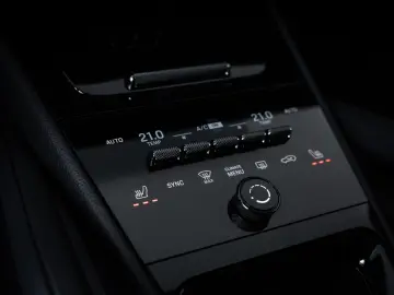 PORSCHE Cayenne E-Hybrid  PANO LUFT BOSE ACC 18-WEGE 21