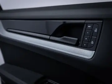 PORSCHE Cayenne E-Hybrid  PANO LUFT BOSE ACC 18-WEGE 21