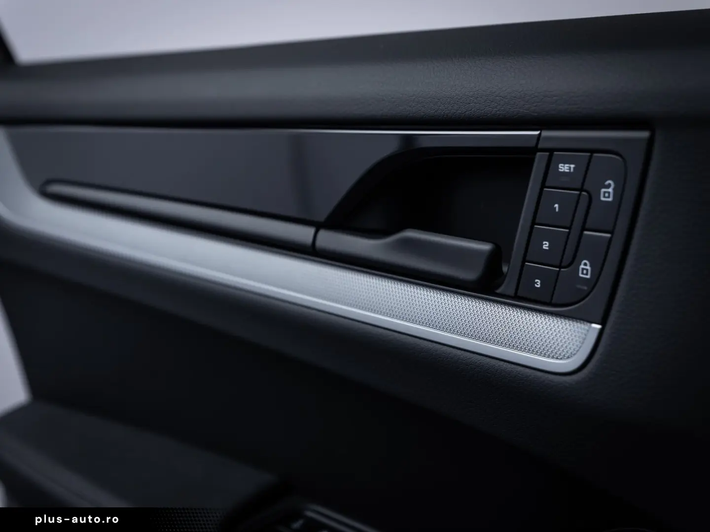 PORSCHE Cayenne E-Hybrid  PANO LUFT BOSE ACC 18-WEGE 21