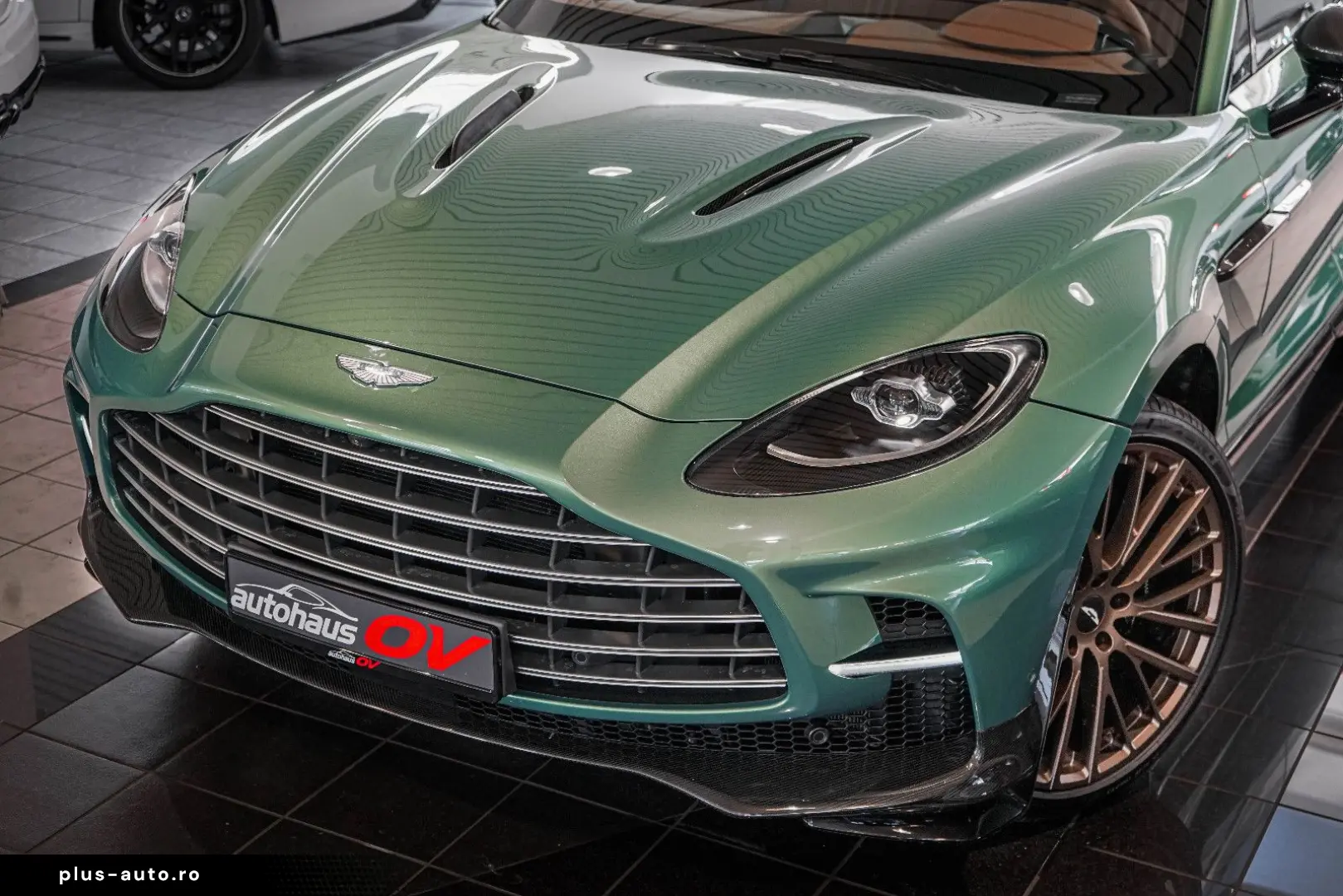ASTON MARTIN DBX707   Carbonpaket   Copper Bronze   Monotone