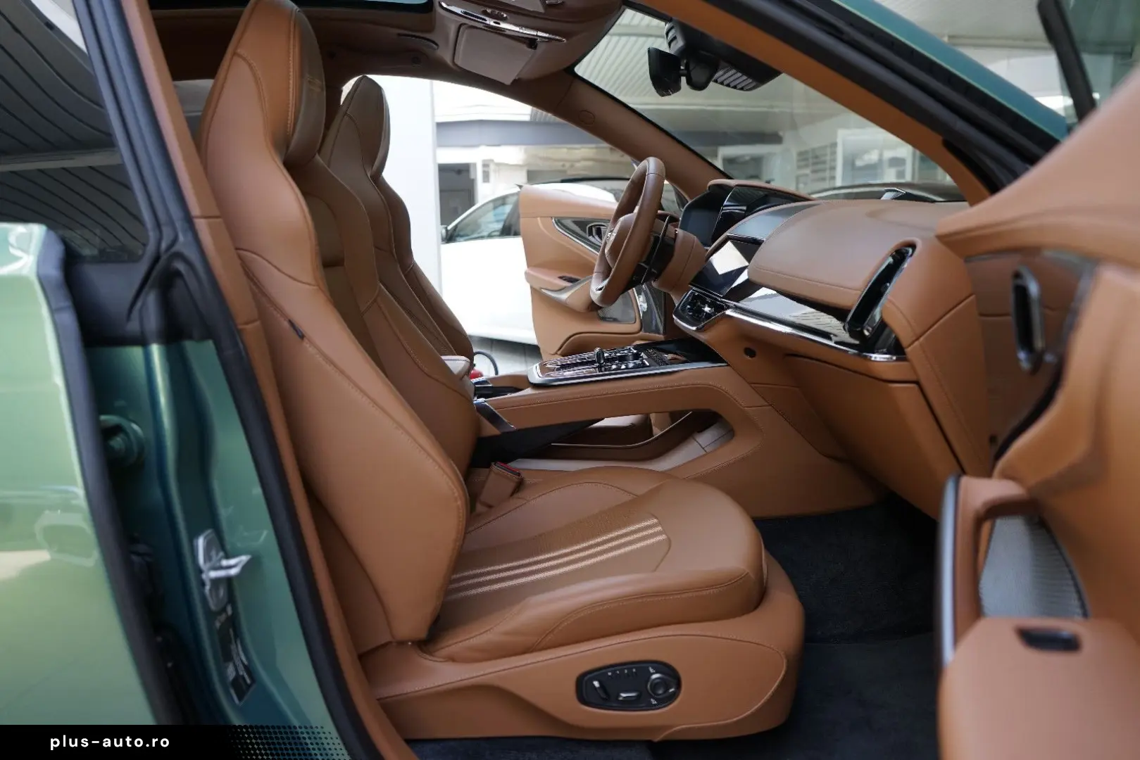ASTON MARTIN DBX707   Carbonpaket   Copper Bronze   Monotone