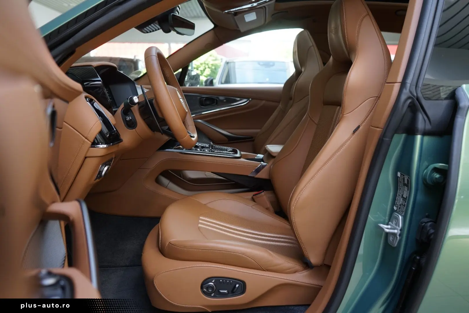 ASTON MARTIN DBX707   Carbonpaket   Copper Bronze   Monotone