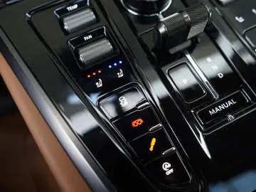 ASTON MARTIN DBX707   Carbonpaket   Copper Bronze   Monotone