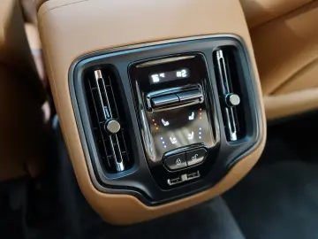 ASTON MARTIN DBX707   Carbonpaket   Copper Bronze   Monotone
