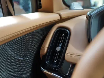 ASTON MARTIN DBX707   Carbonpaket   Copper Bronze   Monotone