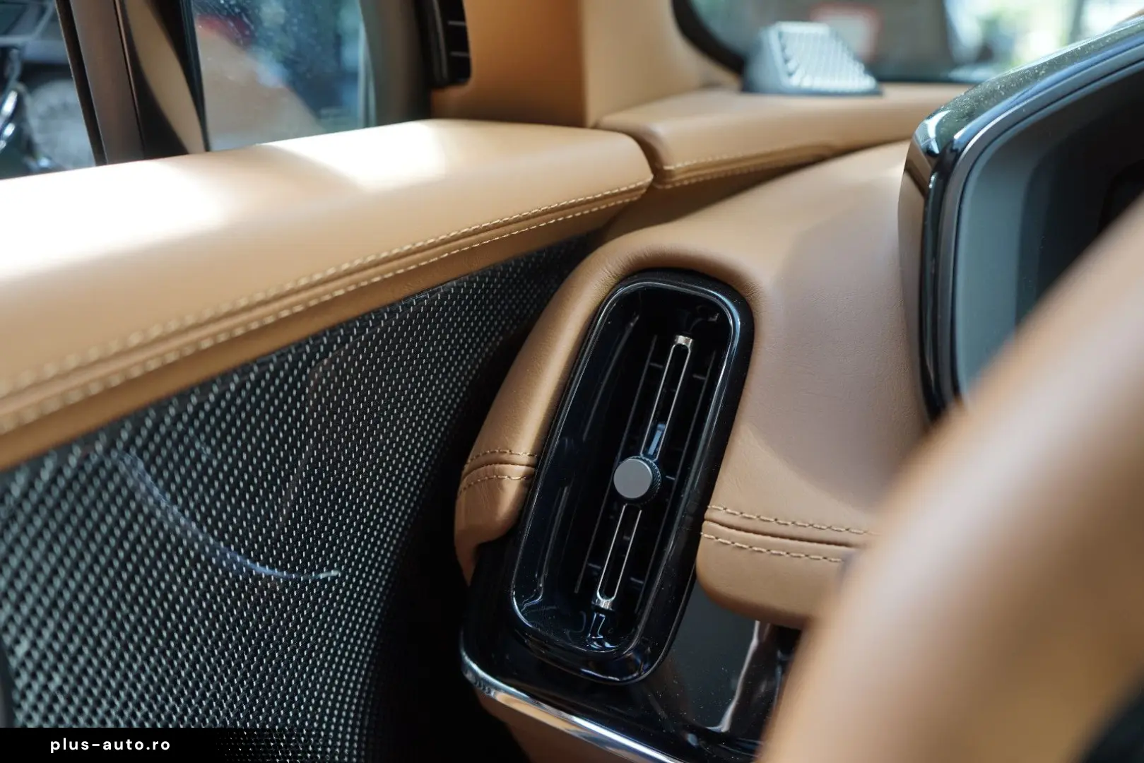 ASTON MARTIN DBX707   Carbonpaket   Copper Bronze   Monotone