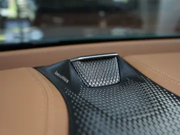 ASTON MARTIN DBX707   Carbonpaket   Copper Bronze   Monotone