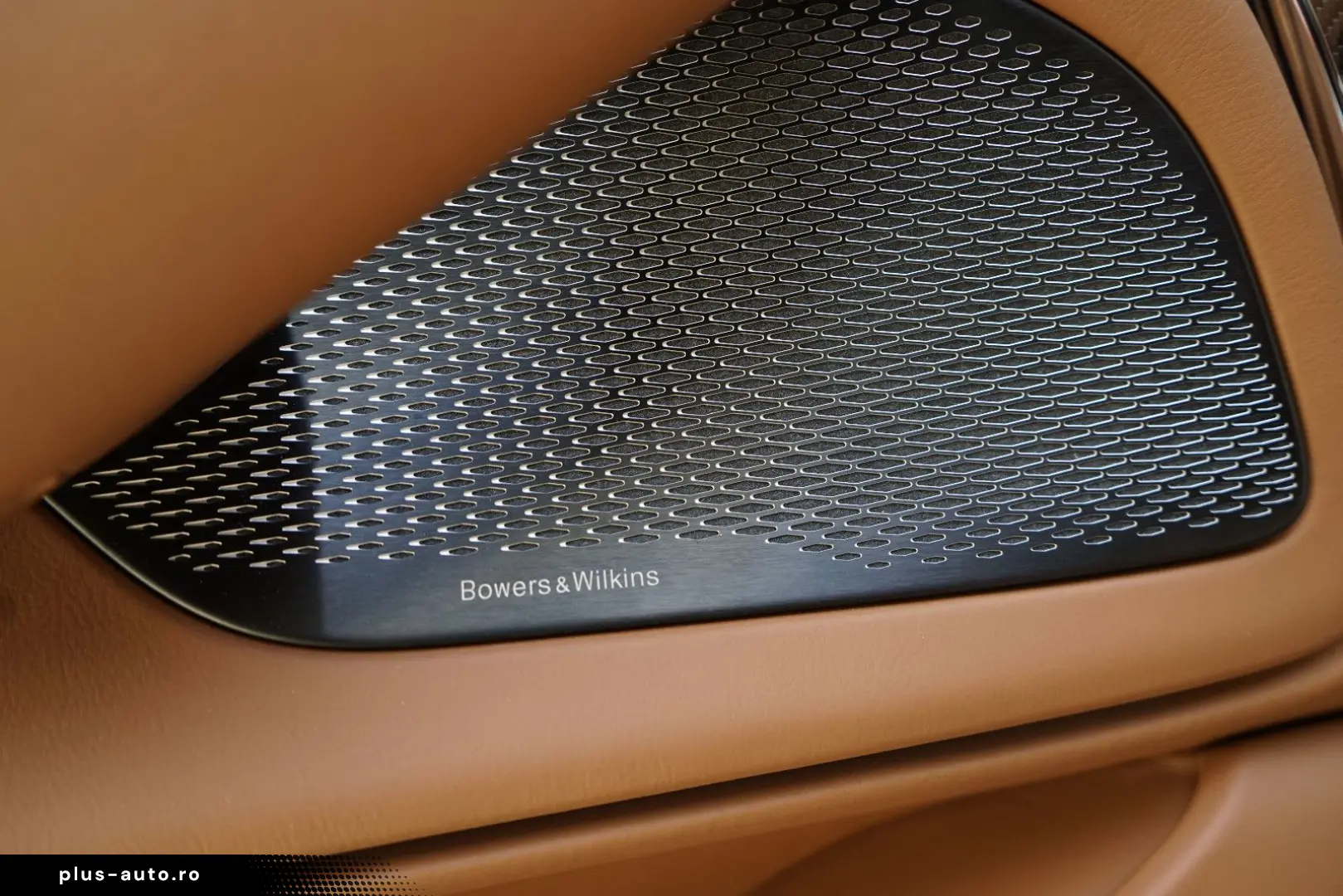 ASTON MARTIN DBX707   Carbonpaket   Copper Bronze   Monotone