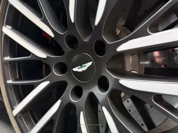 ASTON MARTIN DBX DBX 707 4.0 V8 SPORT PANO 360 LEDER