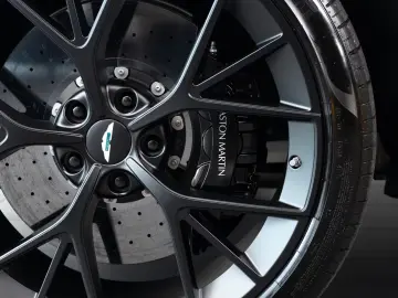 Aston Martin DBX 4.0 V8 707