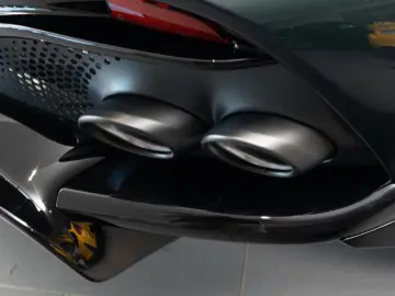 Aston Martin DBX 4.0 V8 707