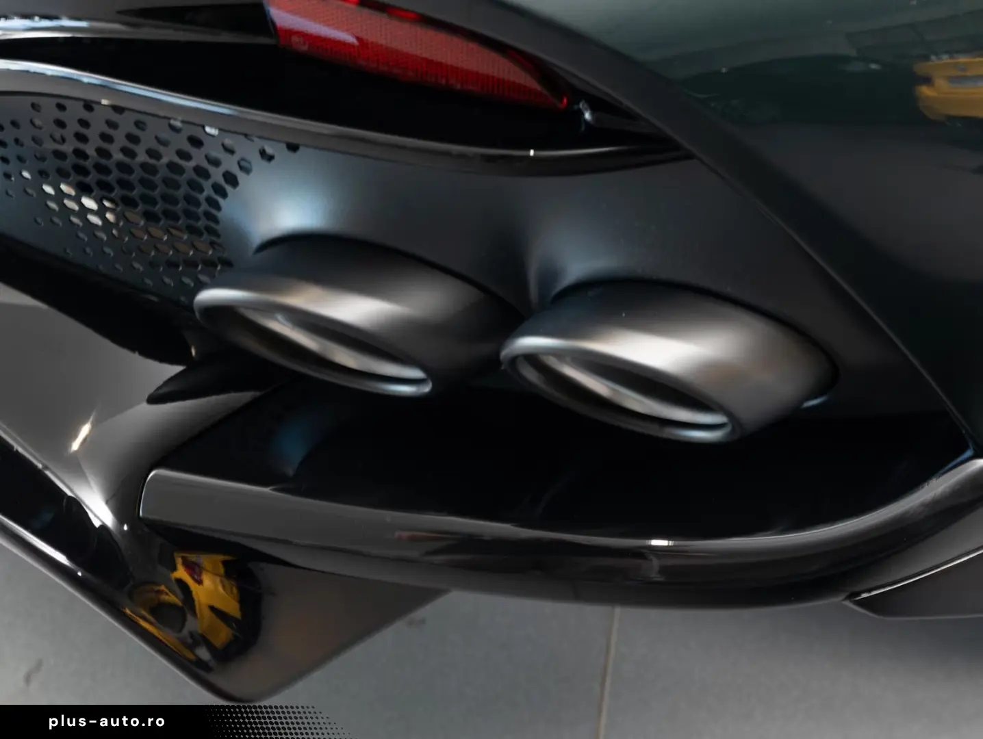 Aston Martin DBX 4.0 V8 707