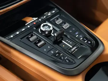 Aston Martin DBX 4.0 V8 707