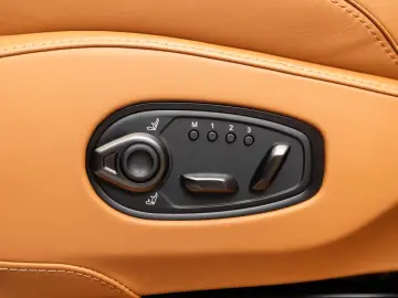 Aston Martin DBX 4.0 V8 707