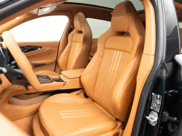 Aston Martin DBX 4.0 V8 707