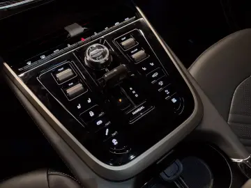 Aston Martin DBX S    NEW MODELYEAR 2026