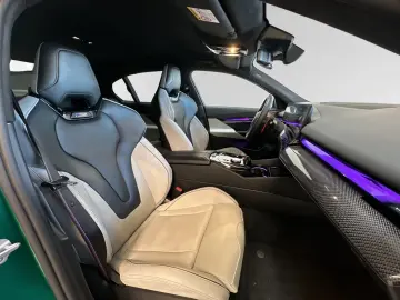 BMW M5 Limousine DA&PAProf. Bowers&Wilkins HUD