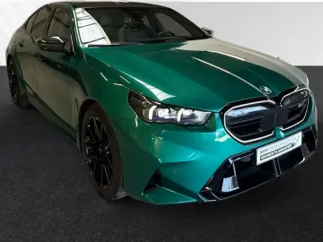 BMW M5 Limousine DA&PAProf. Bowers&Wilkins HUD