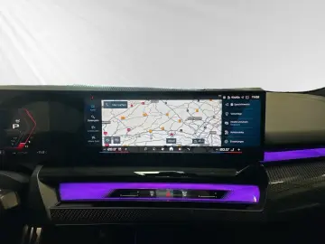BMW M5 Limousine DA&PAProf. Bowers&Wilkins HUD