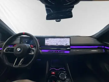 BMW M5 Limousine DA&PAProf. Bowers&Wilkins HUD