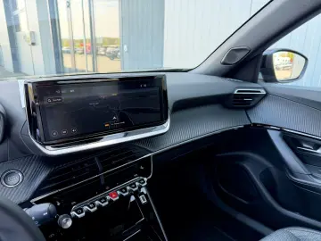 PEUGEOT 2008 Allure e-THP  360  17Zoll LED SHZ Navi