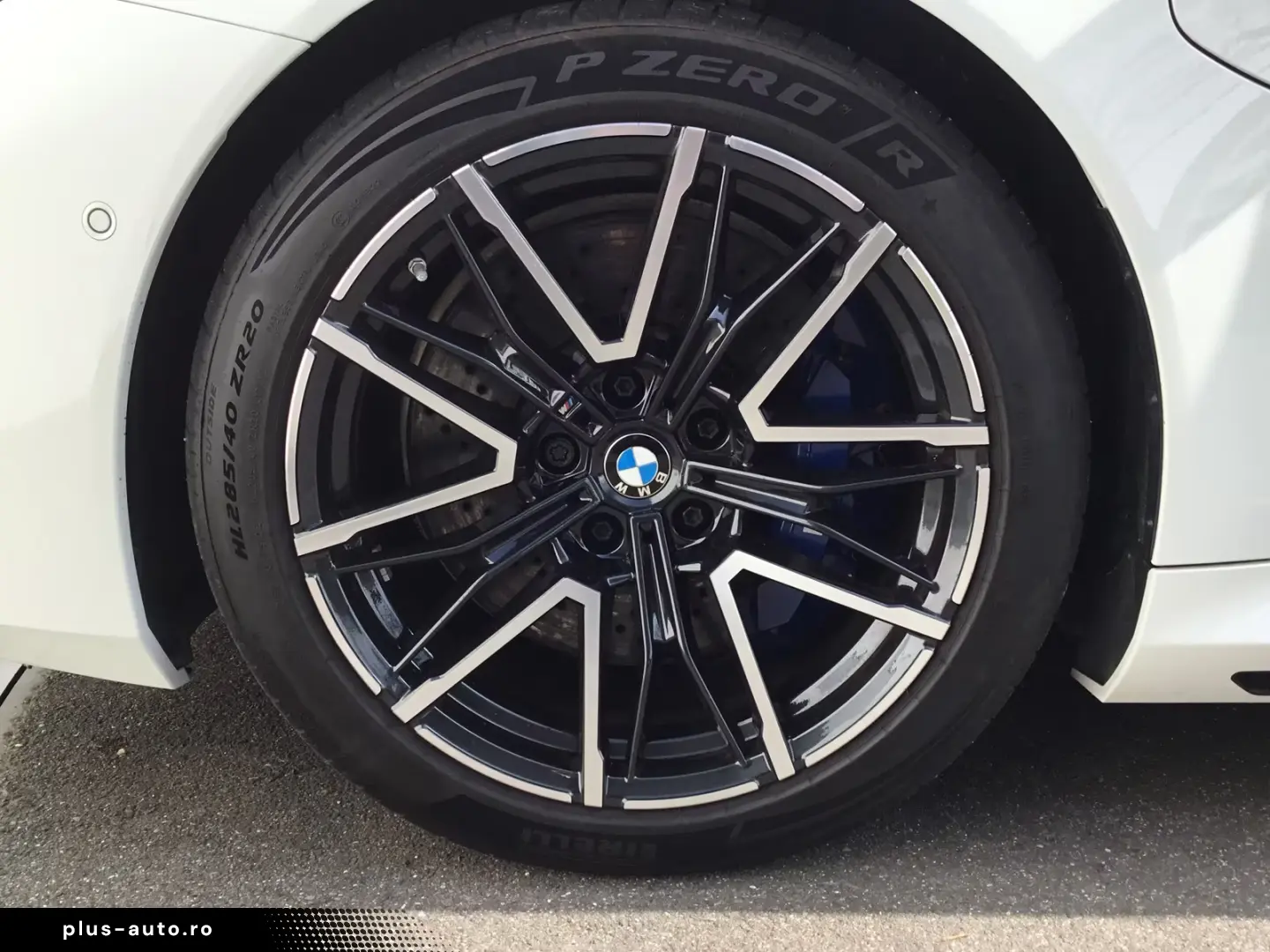 BMW M5 Limousine ICONIC GLOW PANO