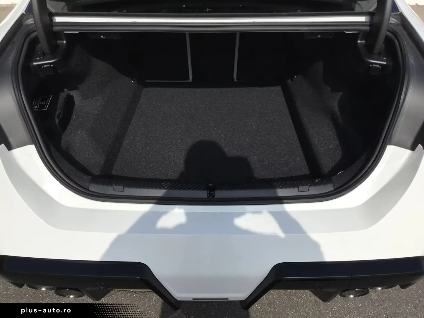 BMW M5 Limousine ICONIC GLOW PANO