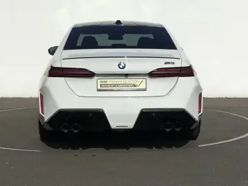 BMW M5 Limousine ICONIC GLOW PANO