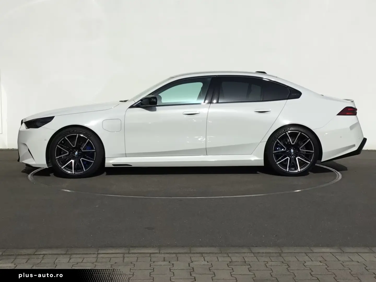 BMW M5 Limousine ICONIC GLOW PANO
