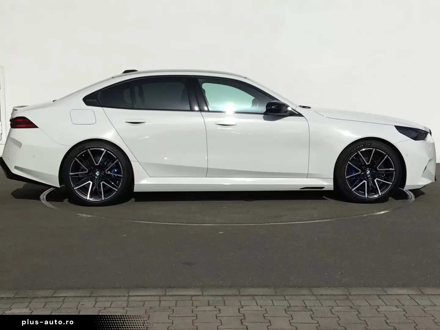 BMW M5 Limousine ICONIC GLOW PANO