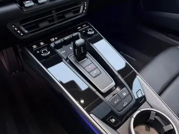 PORCHE 992 911CARRERA