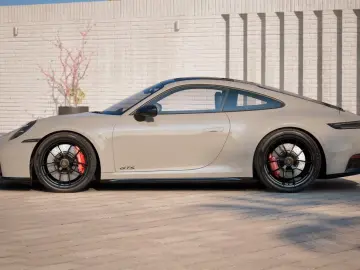 PORCHE Carrera GTS 4