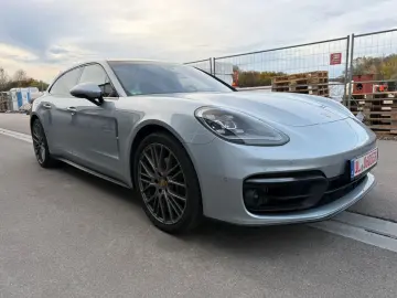 PORSCHE Panamera 4 Platinum Edition Vierradlenkung