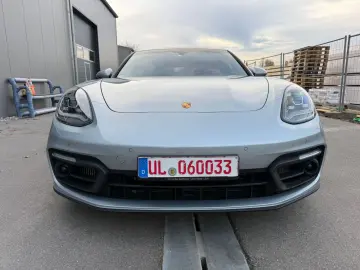 PORSCHE Panamera 4 Platinum Edition Vierradlenkung