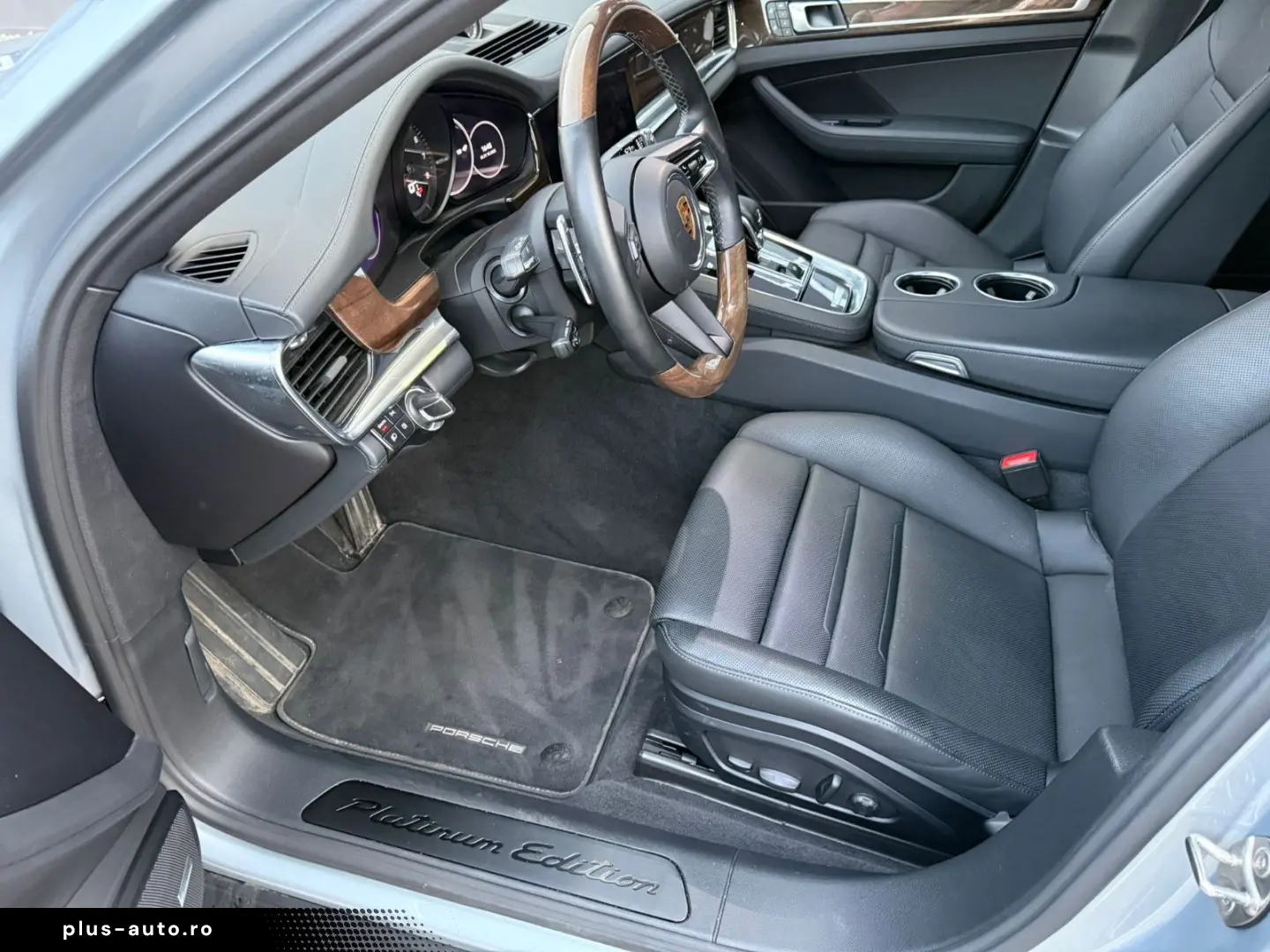 PORSCHE Panamera 4 Platinum Edition Vierradlenkung