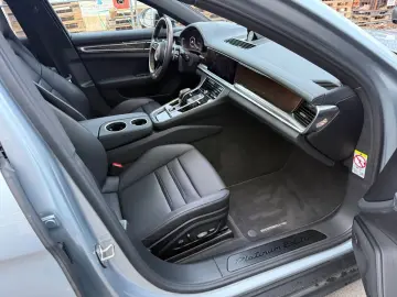PORSCHE Panamera 4 Platinum Edition Vierradlenkung