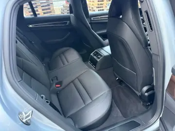 PORSCHE Panamera 4 Platinum Edition Vierradlenkung