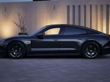 PORSCHE Taycan FACELIFT BATT  PANO AIR 21  MATRIX 360 AC
