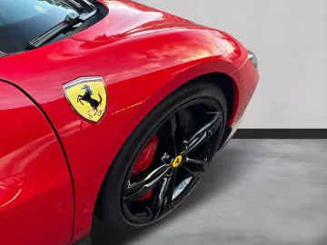 FERRARI 296 GTB  Embleme Navi PDC Klima Leder