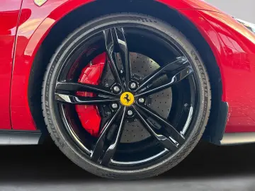 FERRARI 296 GTB  Embleme Navi PDC Klima Leder