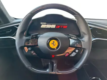 FERRARI 296 GTB  Embleme Navi PDC Klima Leder