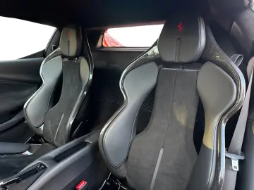 FERRARI 296 GTB  Embleme Navi PDC Klima Leder