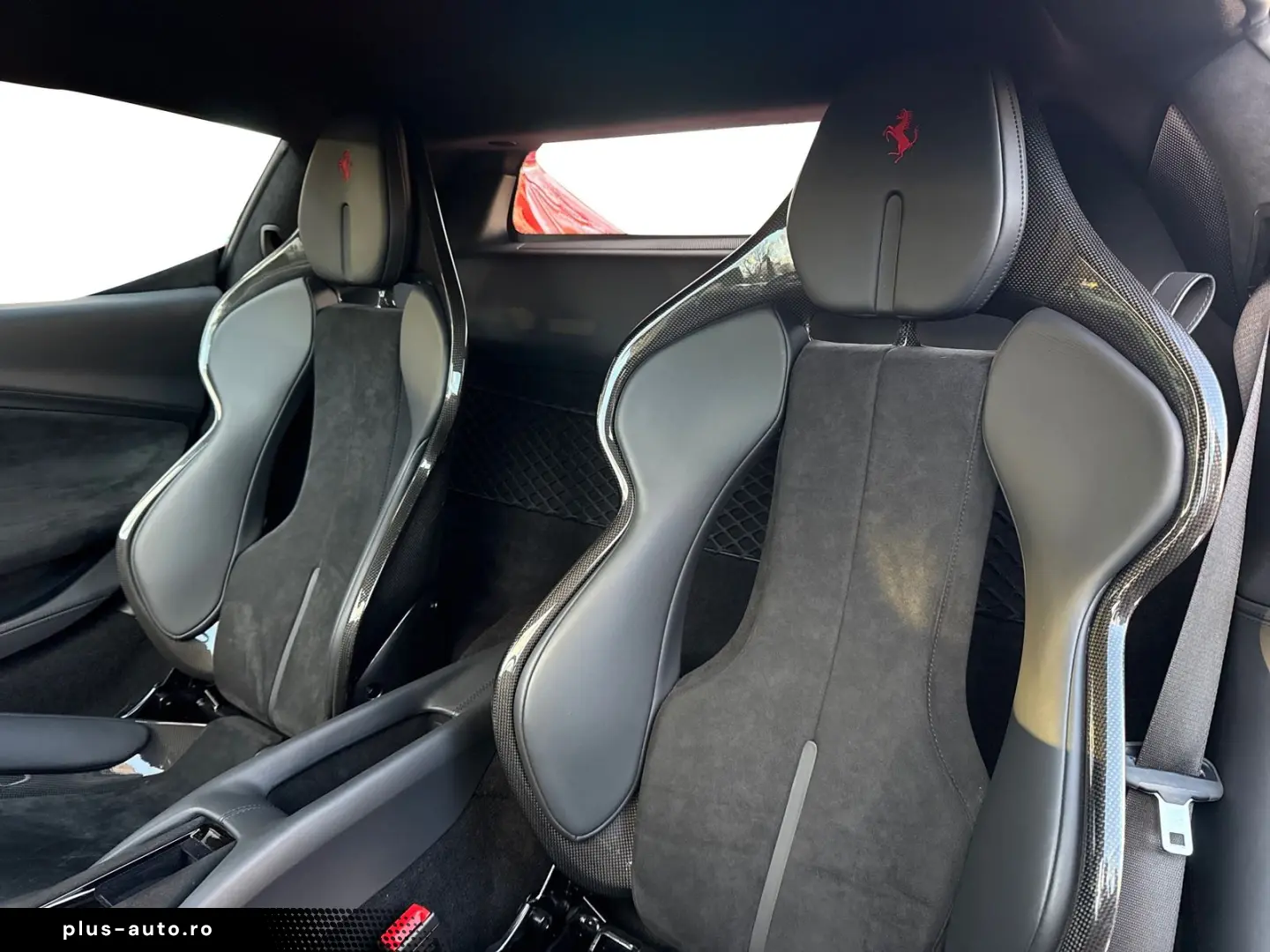 FERRARI 296 GTB  Embleme Navi PDC Klima Leder