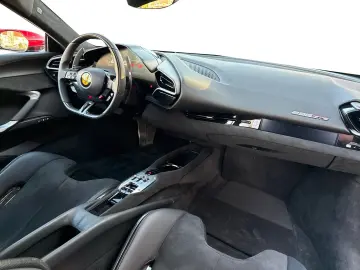 FERRARI 296 GTB  Embleme Navi PDC Klima Leder