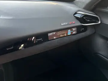 FERRARI 296 GTB  Embleme Navi PDC Klima Leder