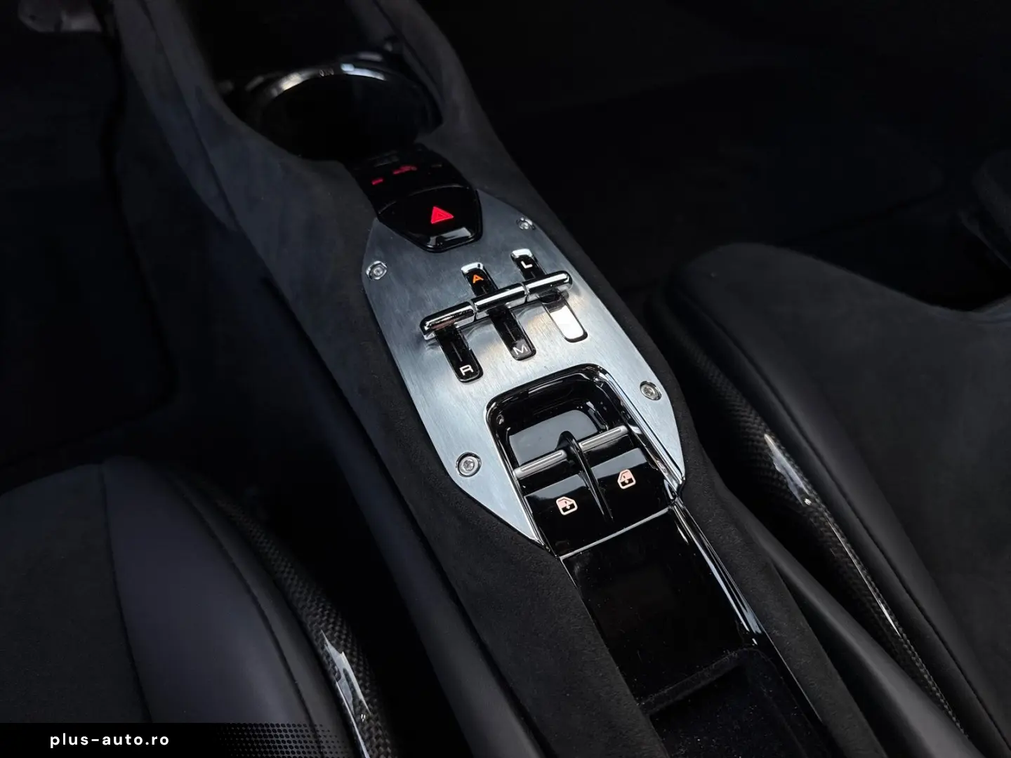 FERRARI 296 GTB  Embleme Navi PDC Klima Leder