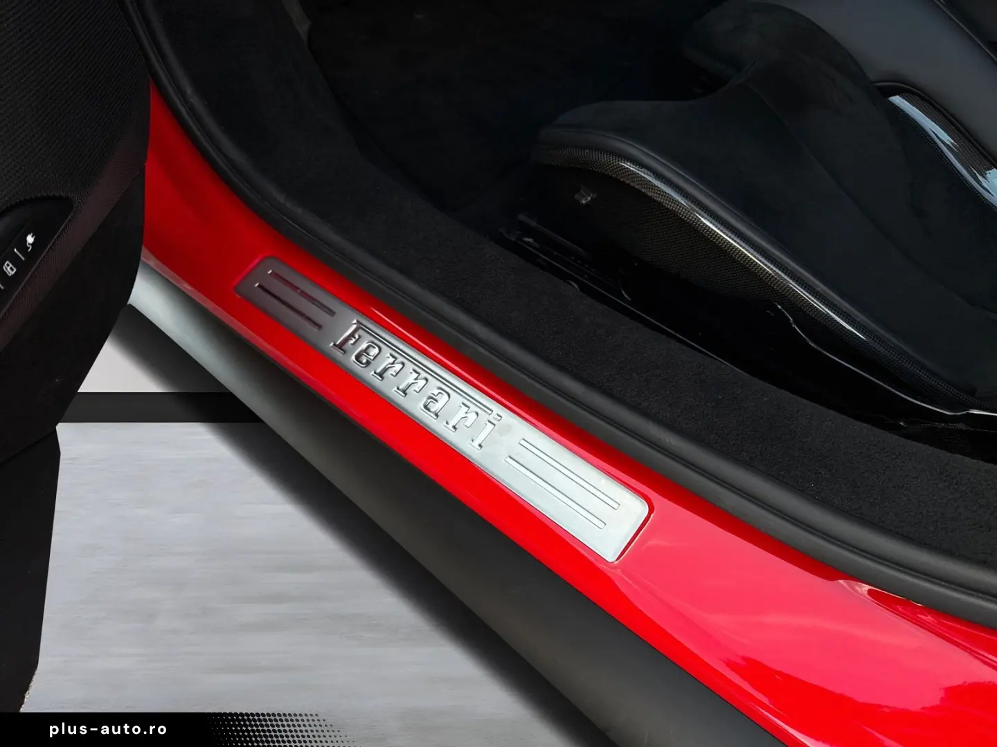 FERRARI 296 GTB  Embleme Navi PDC Klima Leder