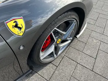 FERRARI F8 Tributo  Karbon AFS Kamera Carplay