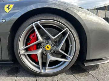 FERRARI F8 Tributo  Karbon AFS Kamera Carplay